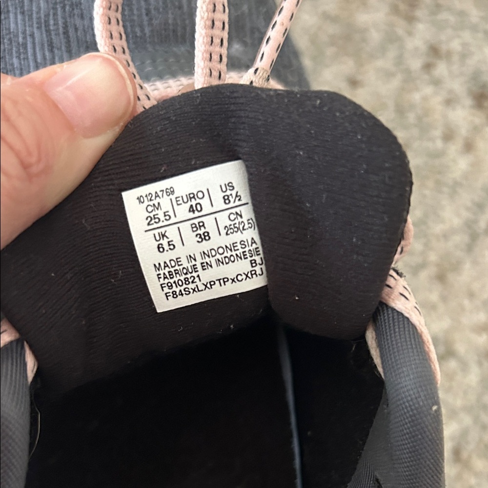 ASICS Women's goretex gel cumulus Athletic Shoes - Gray and Pink - Picture 2 of 9